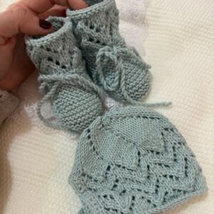 conjunto gorrito+patucos